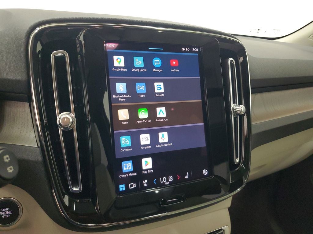 2025 Volvo XC40 B5 Ultra Dark Theme