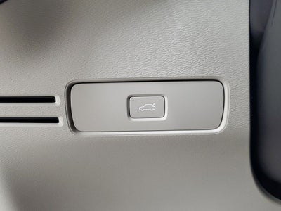 2025 Volvo XC40 B5 Ultra Dark Theme