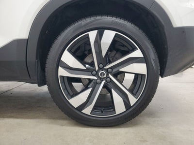 2025 Volvo XC40 B5 Ultra Dark Theme