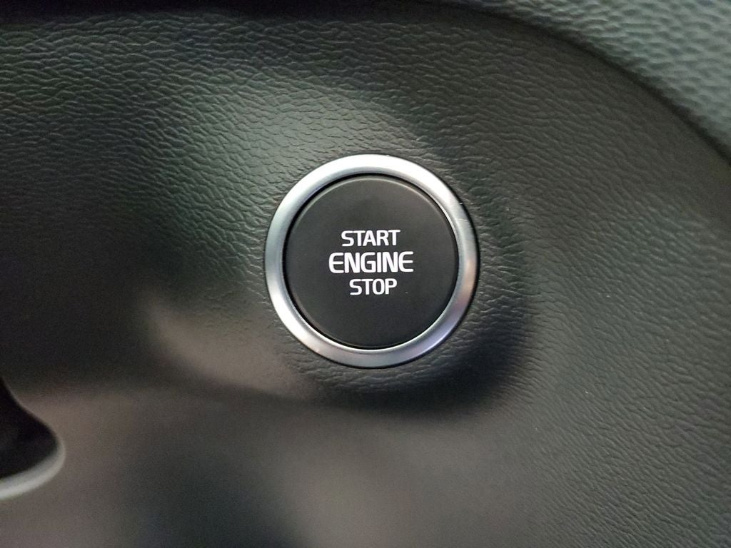 2025 Volvo XC40 B5 Ultra Dark Theme