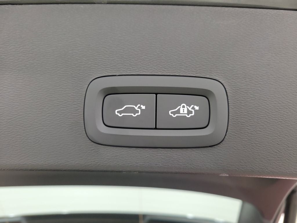 2026 Volvo XC40 B5 Ultra