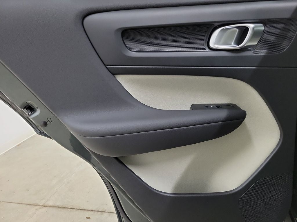 2026 Volvo XC40 B5 Ultra