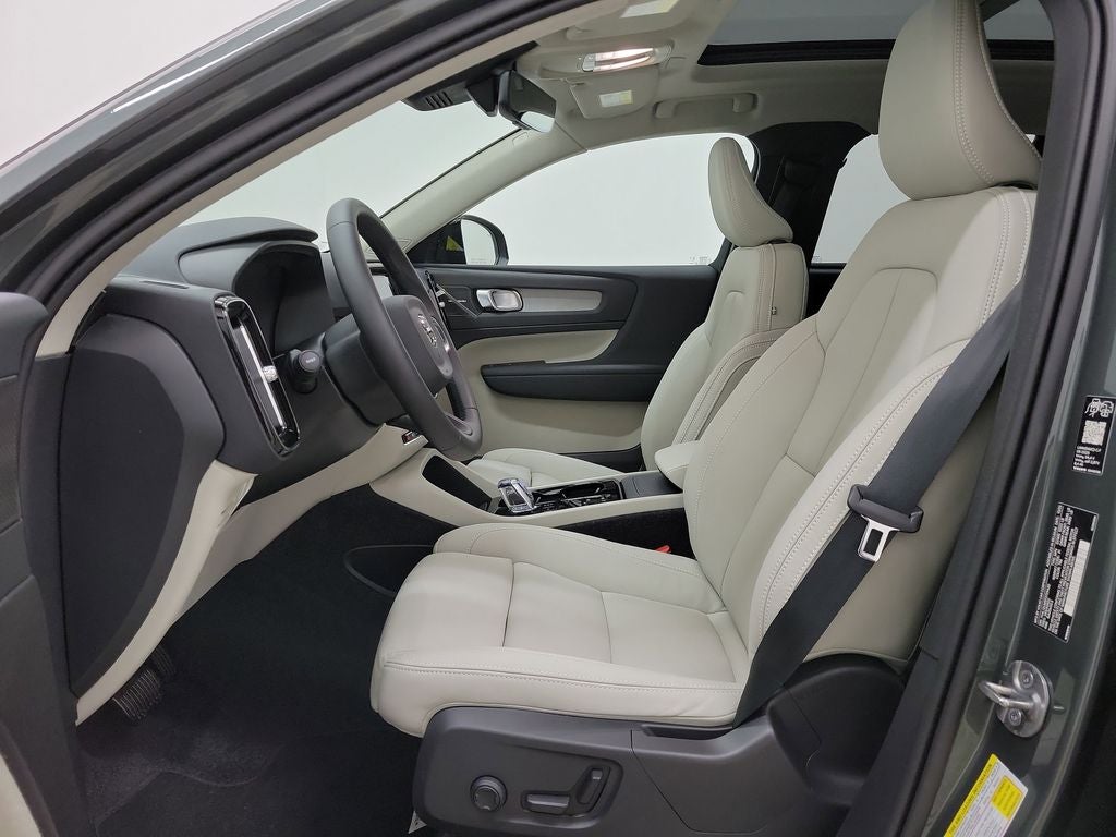 2026 Volvo XC40 B5 Ultra