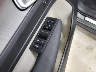 2026 Volvo XC40 B5 Ultra