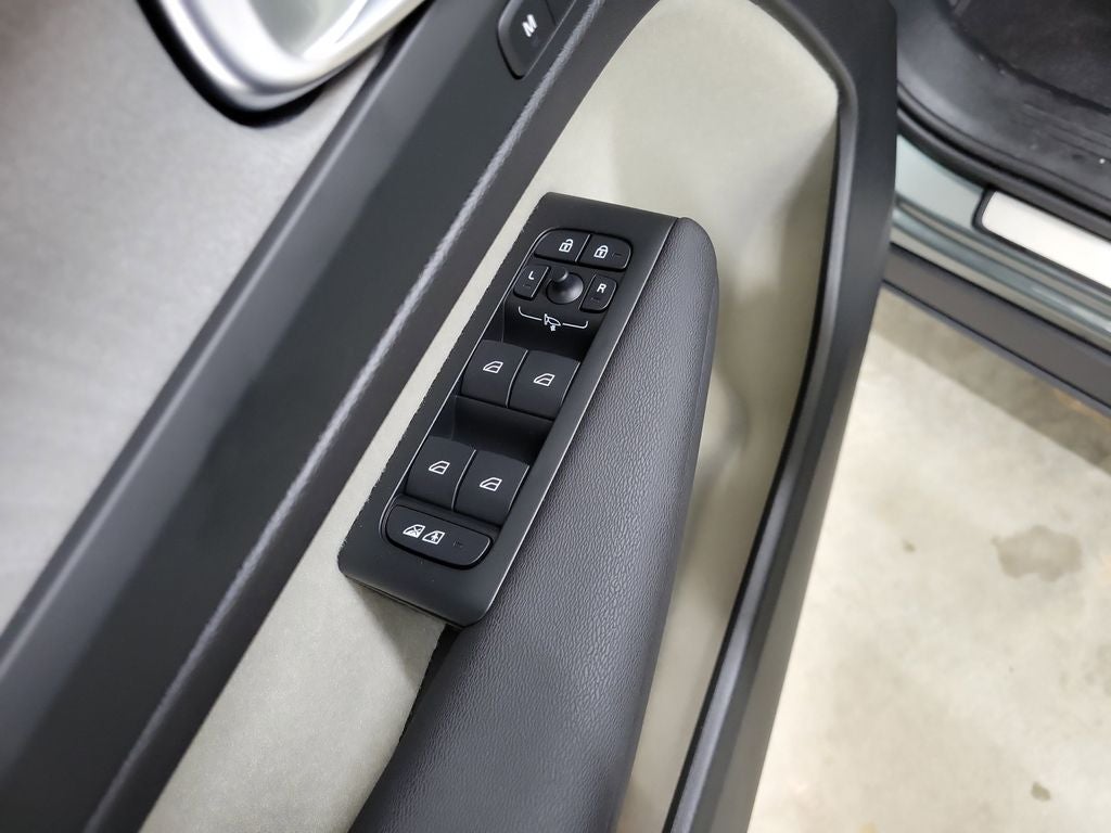 2026 Volvo XC40 B5 Ultra