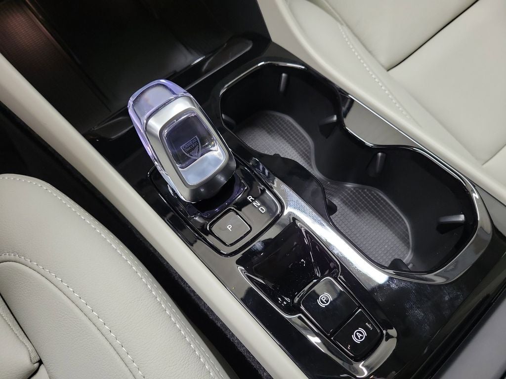 2026 Volvo XC40 B5 Ultra