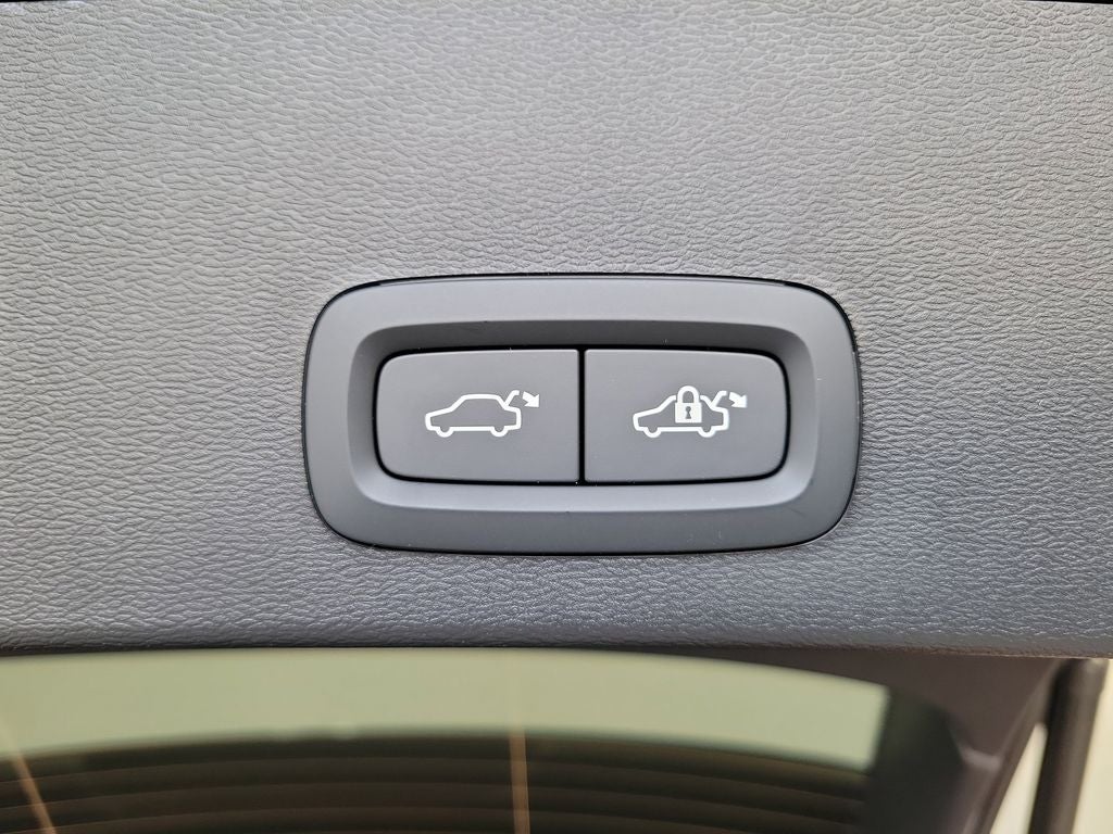 2026 Volvo XC40 B5 Ultra