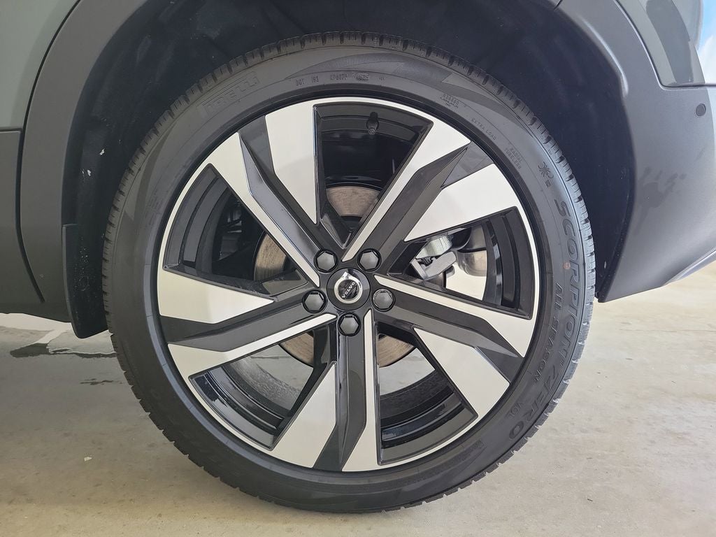 2026 Volvo XC40 B5 Ultra