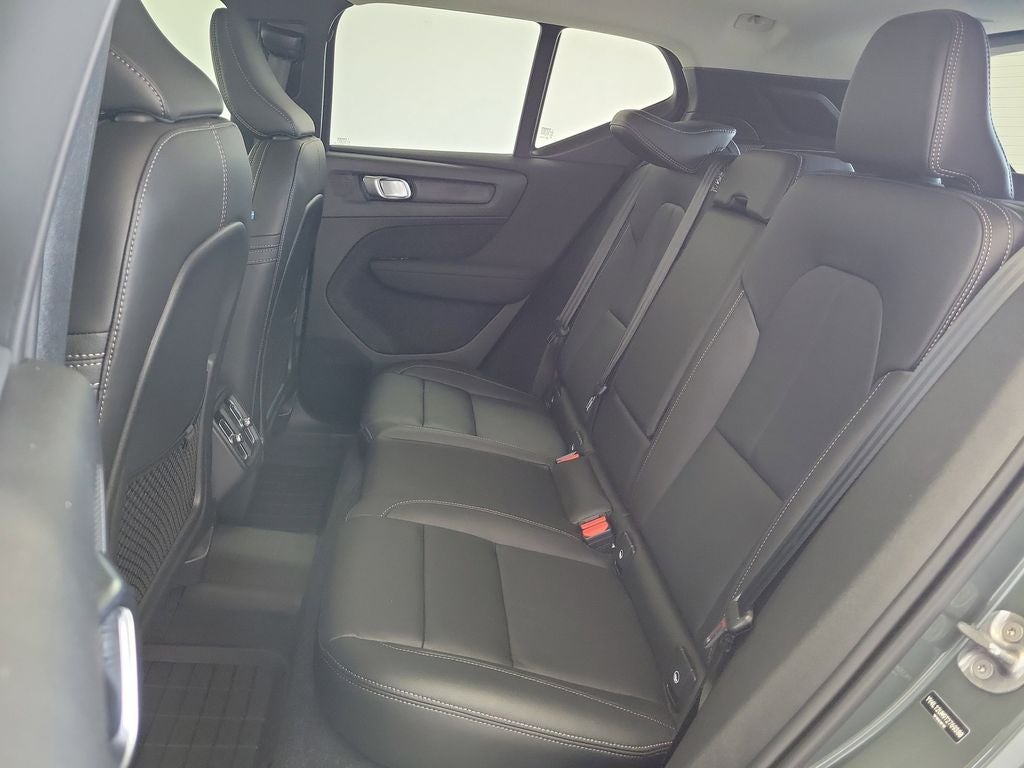 2026 Volvo XC40 B5 Ultra