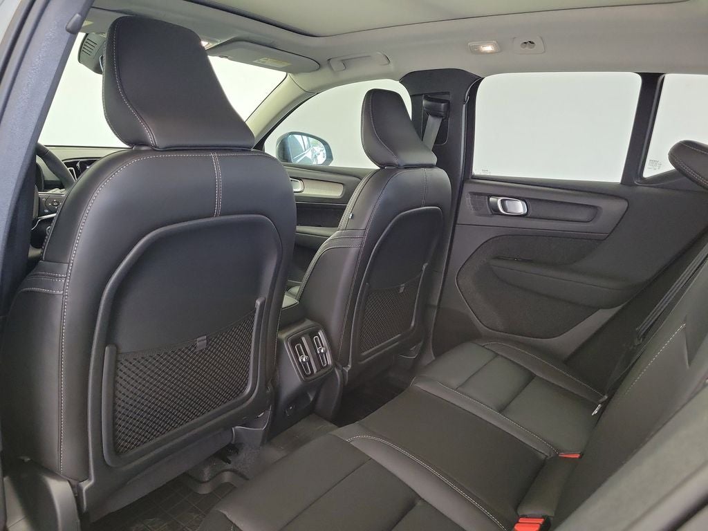 2026 Volvo XC40 B5 Ultra