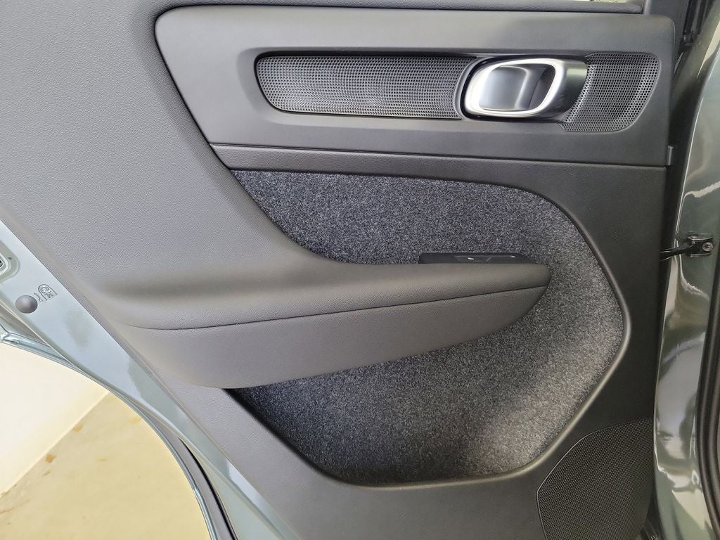 2026 Volvo XC40 B5 Ultra