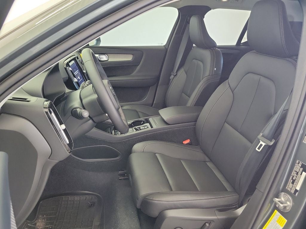 2026 Volvo XC40 B5 Ultra