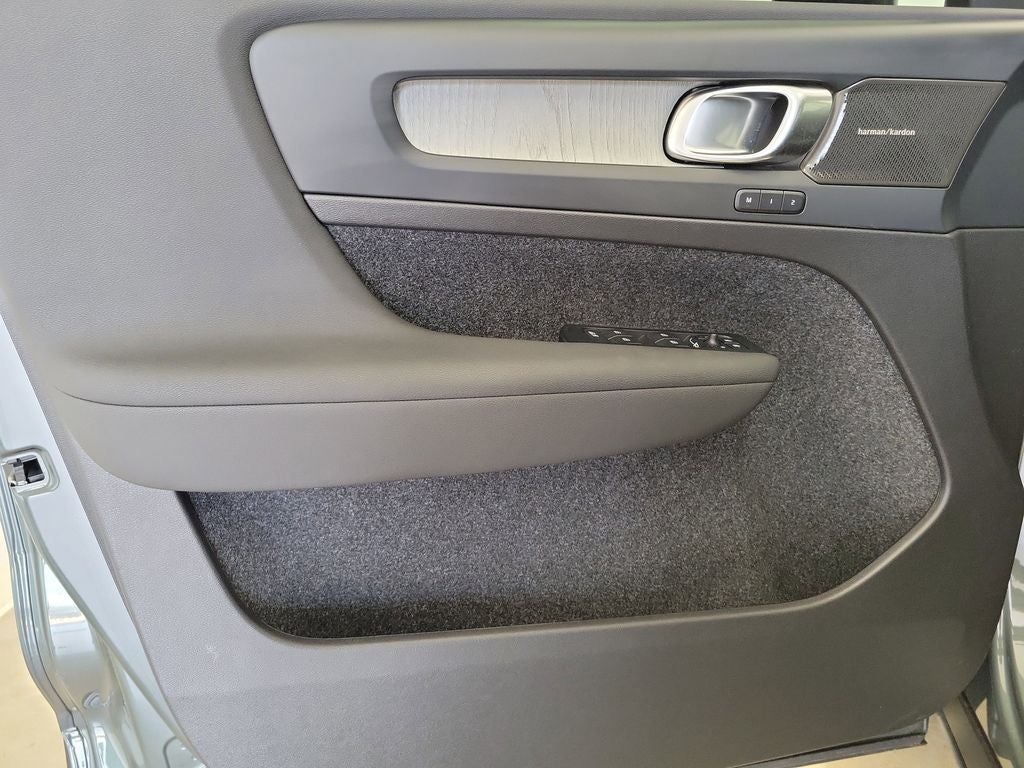 2026 Volvo XC40 B5 Ultra