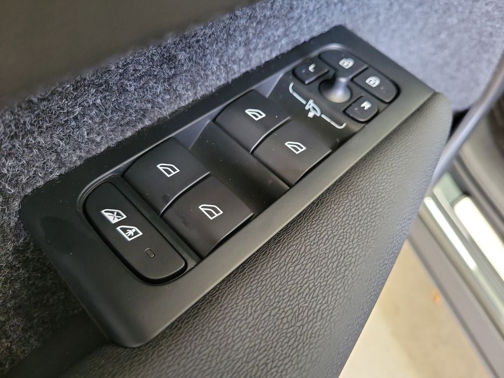 2026 Volvo XC40 B5 Ultra