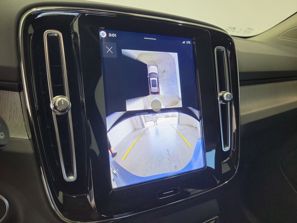 2026 Volvo XC40 B5 Ultra