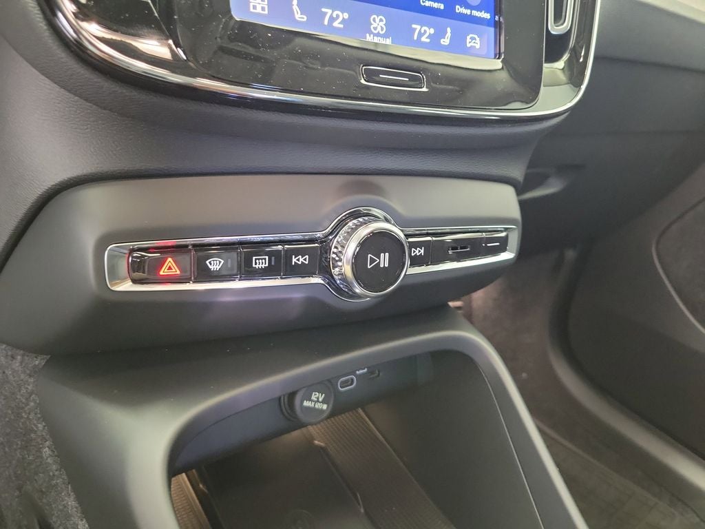 2026 Volvo XC40 B5 Ultra