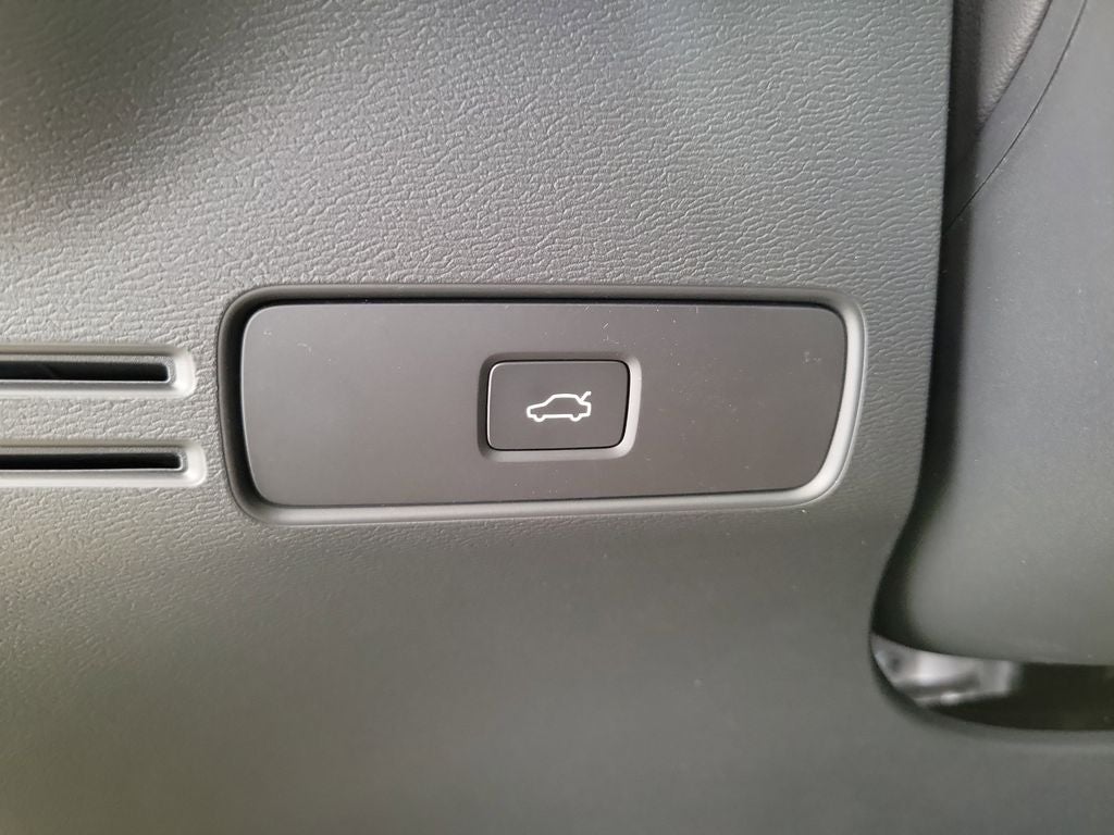 2026 Volvo XC40 B5 Ultra