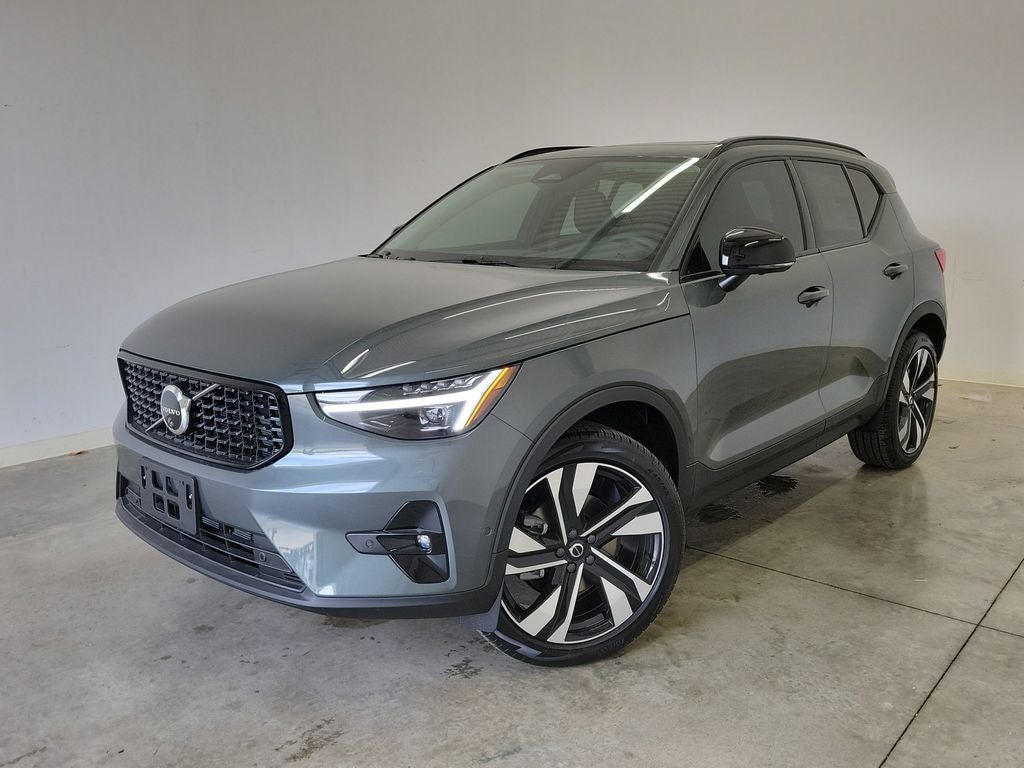 2026 Volvo XC40 B5 Ultra