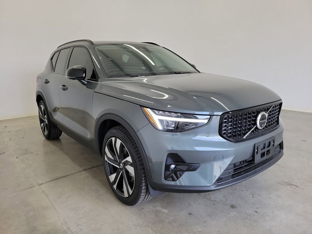 2026 Volvo XC40 B5 Ultra