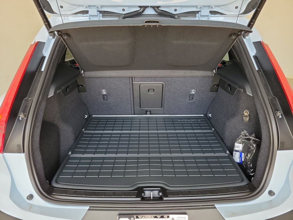 2026 Volvo XC40 B5 Ultra