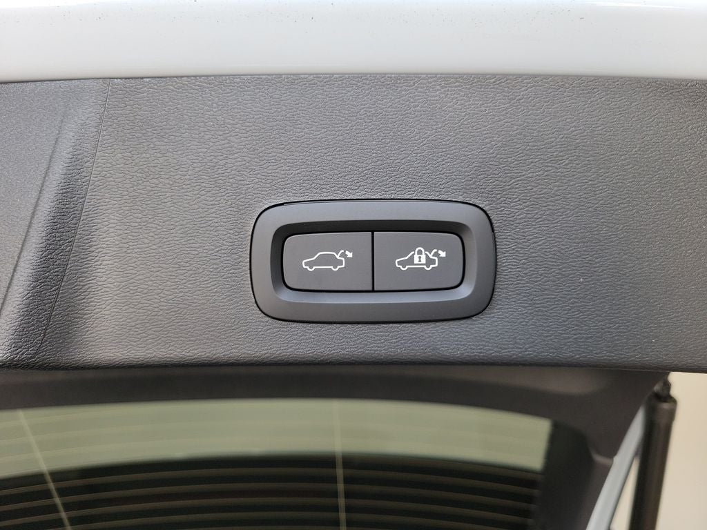 2026 Volvo XC40 B5 Ultra