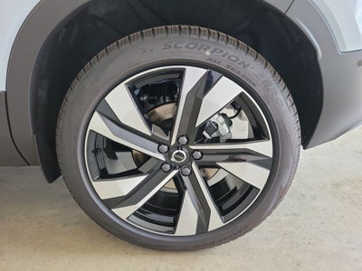 2026 Volvo XC40 B5 Ultra