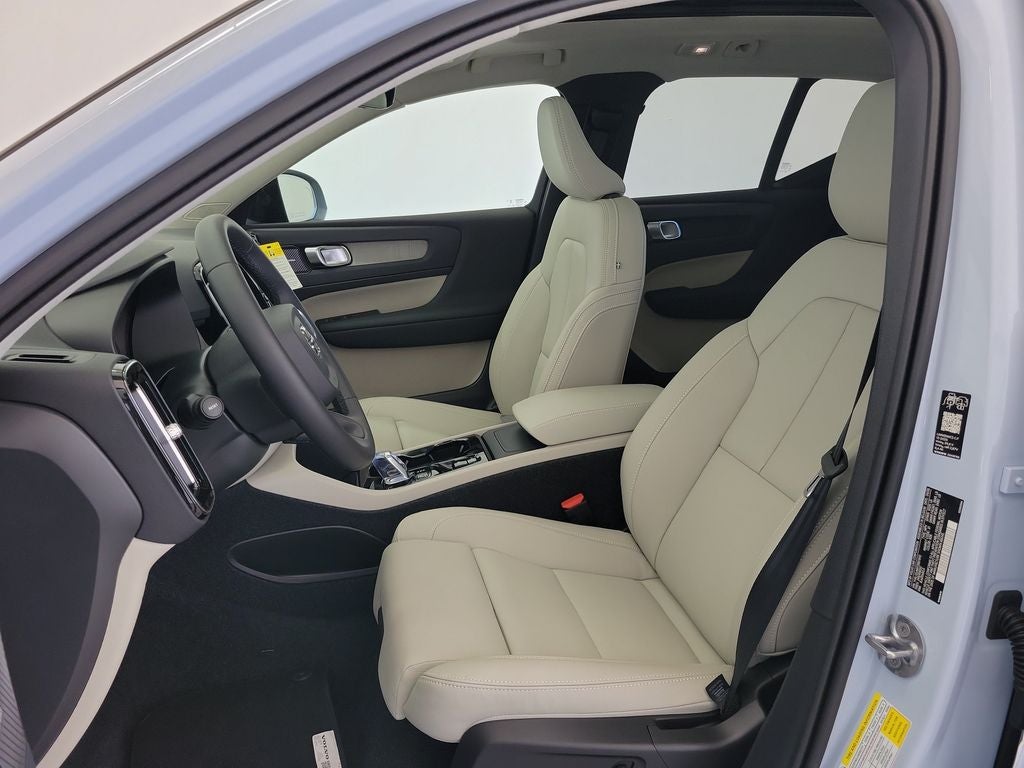 2026 Volvo XC40 B5 Ultra
