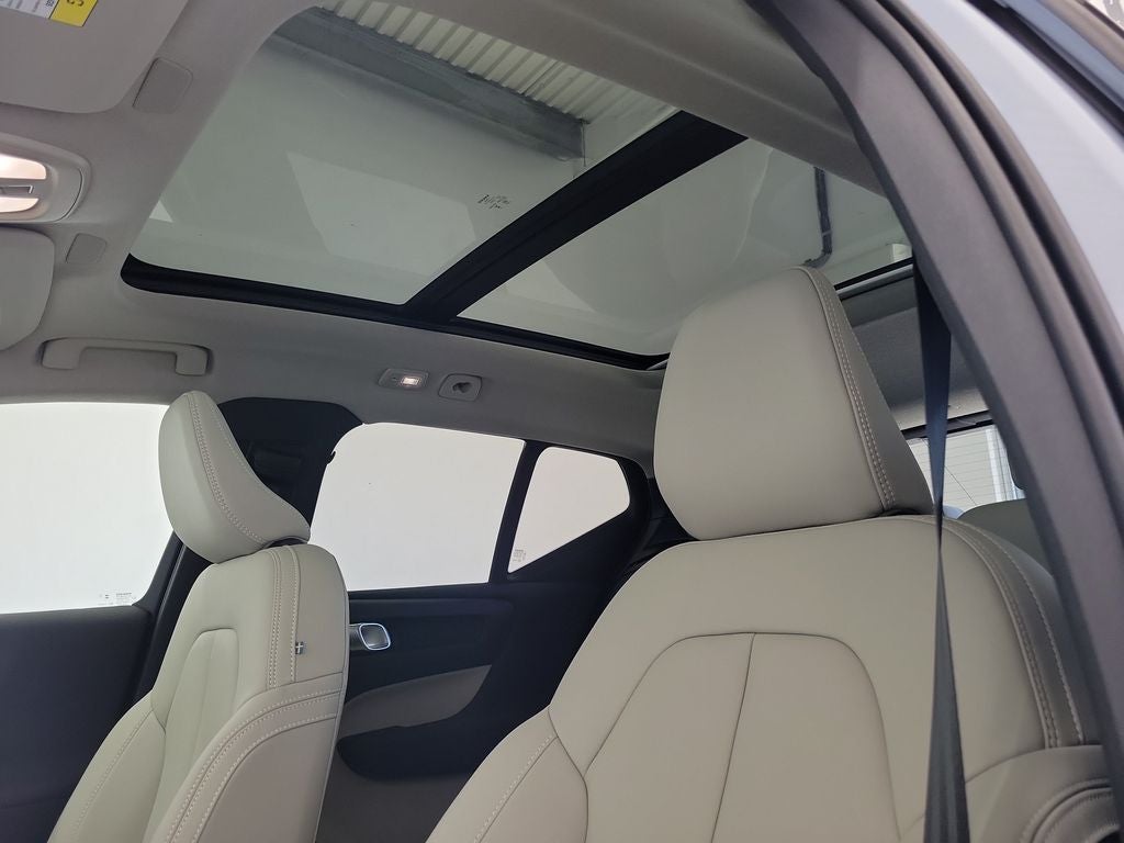 2026 Volvo XC40 B5 Ultra