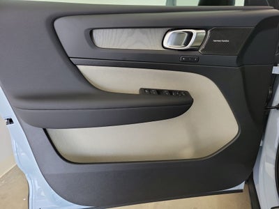 2026 Volvo XC40 B5 Ultra