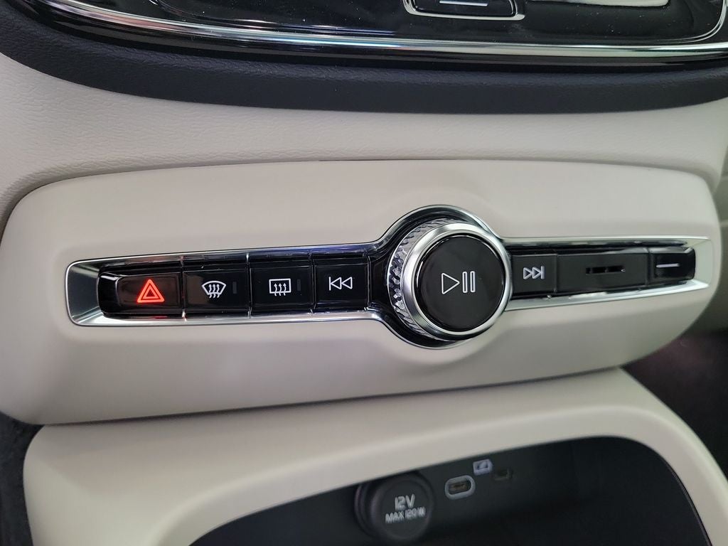 2026 Volvo XC40 B5 Ultra