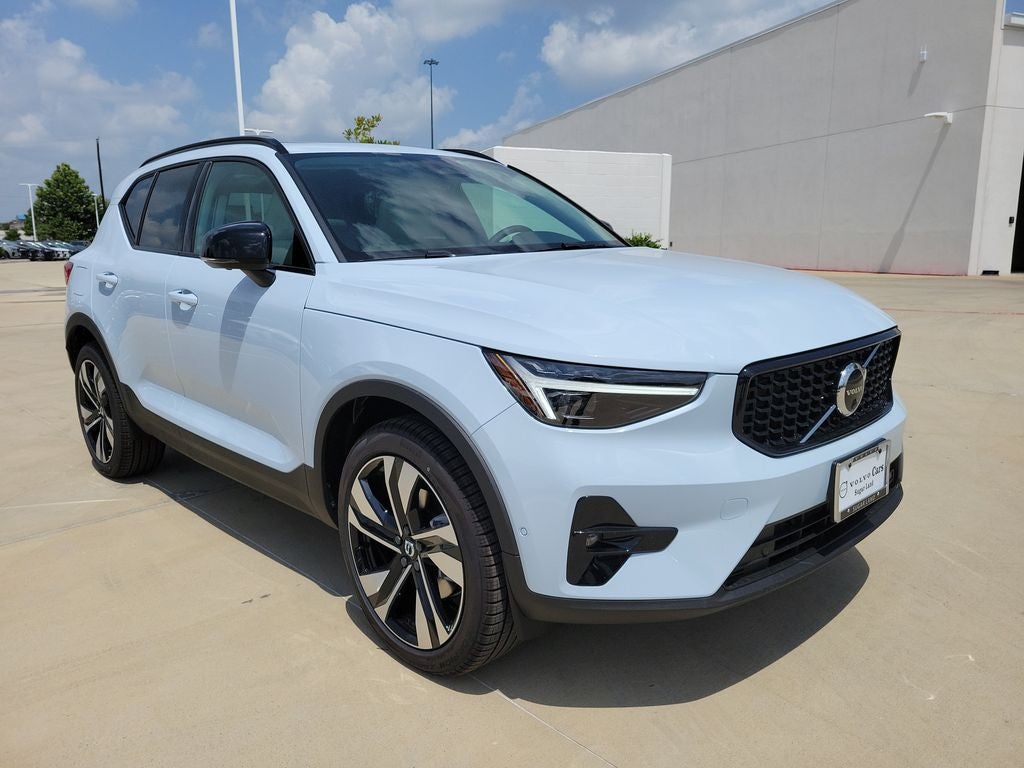 2026 Volvo XC40 B5 Ultra