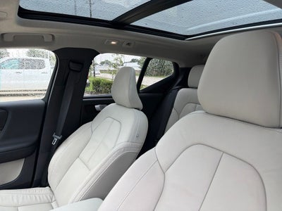 2023 Volvo XC40 B5 Plus Bright Theme