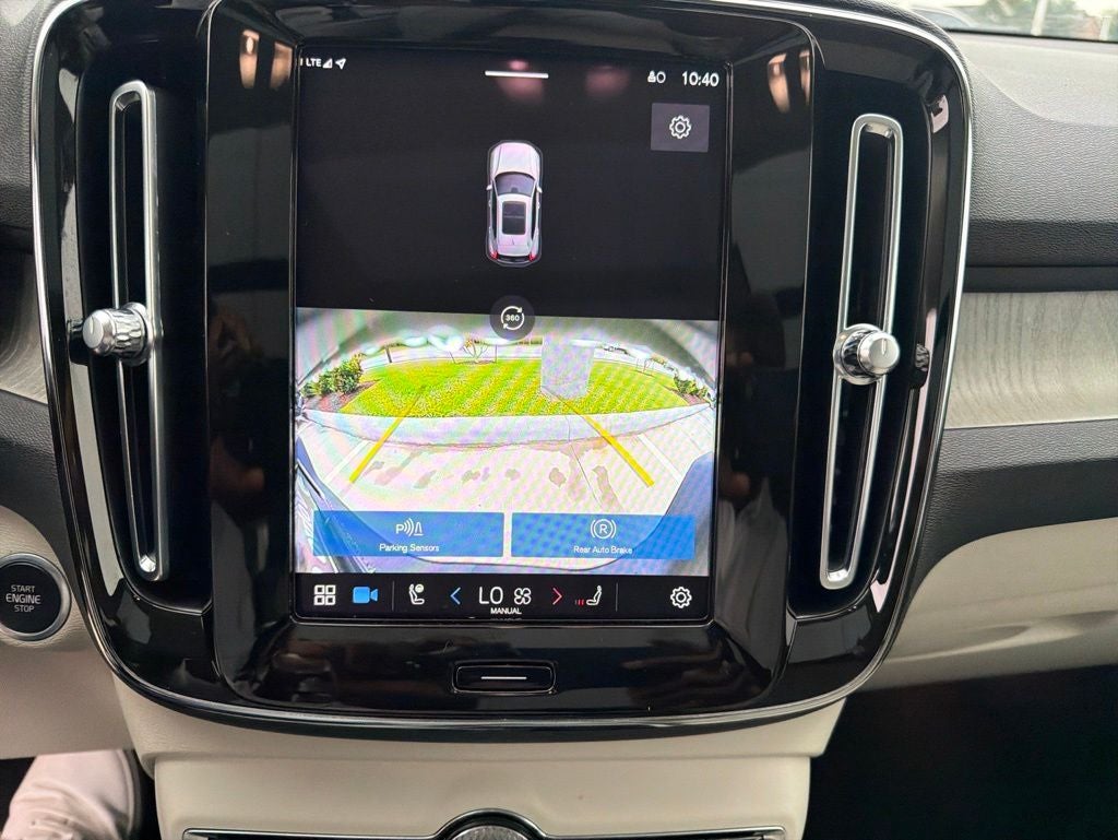 2023 Volvo XC40 B5 Plus Bright Theme