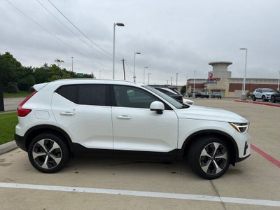 2023 Volvo XC40 B5 Plus Bright Theme