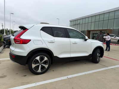 2023 Volvo XC40 B5 Plus Bright Theme
