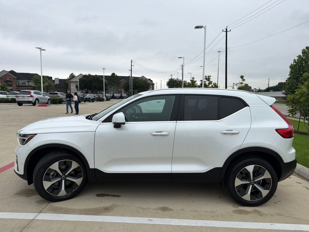 2023 Volvo XC40 B5 Plus Bright Theme