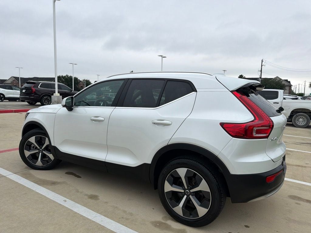 2023 Volvo XC40 B5 Plus Bright Theme