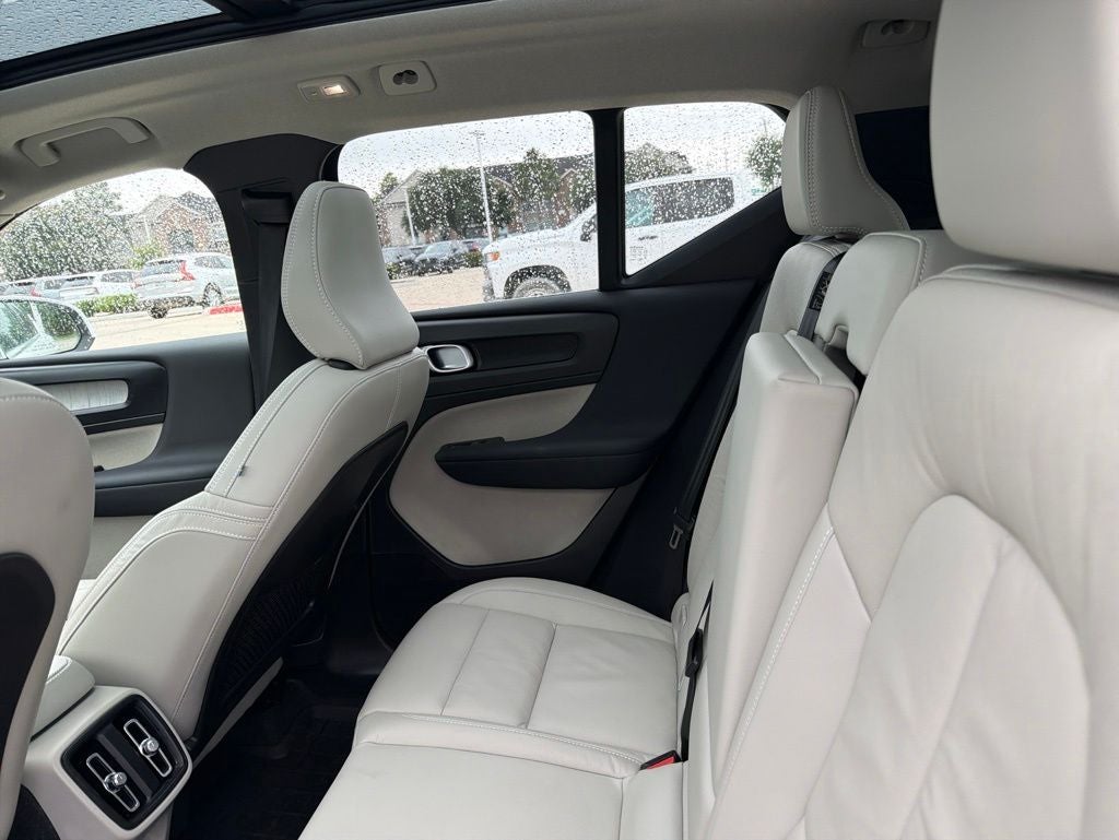 2023 Volvo XC40 B5 Plus Bright Theme