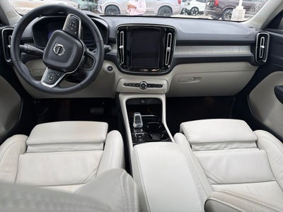 2023 Volvo XC40 B5 Plus Bright Theme