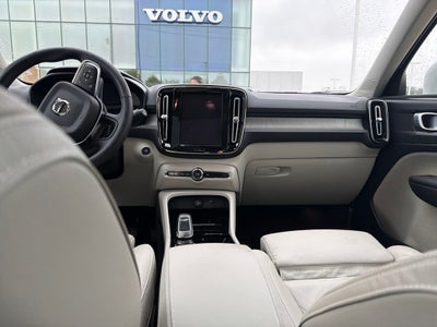 2023 Volvo XC40 B5 Plus Bright Theme