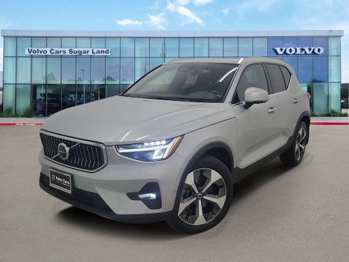 2023 Volvo XC40 B5 Plus Bright Theme
