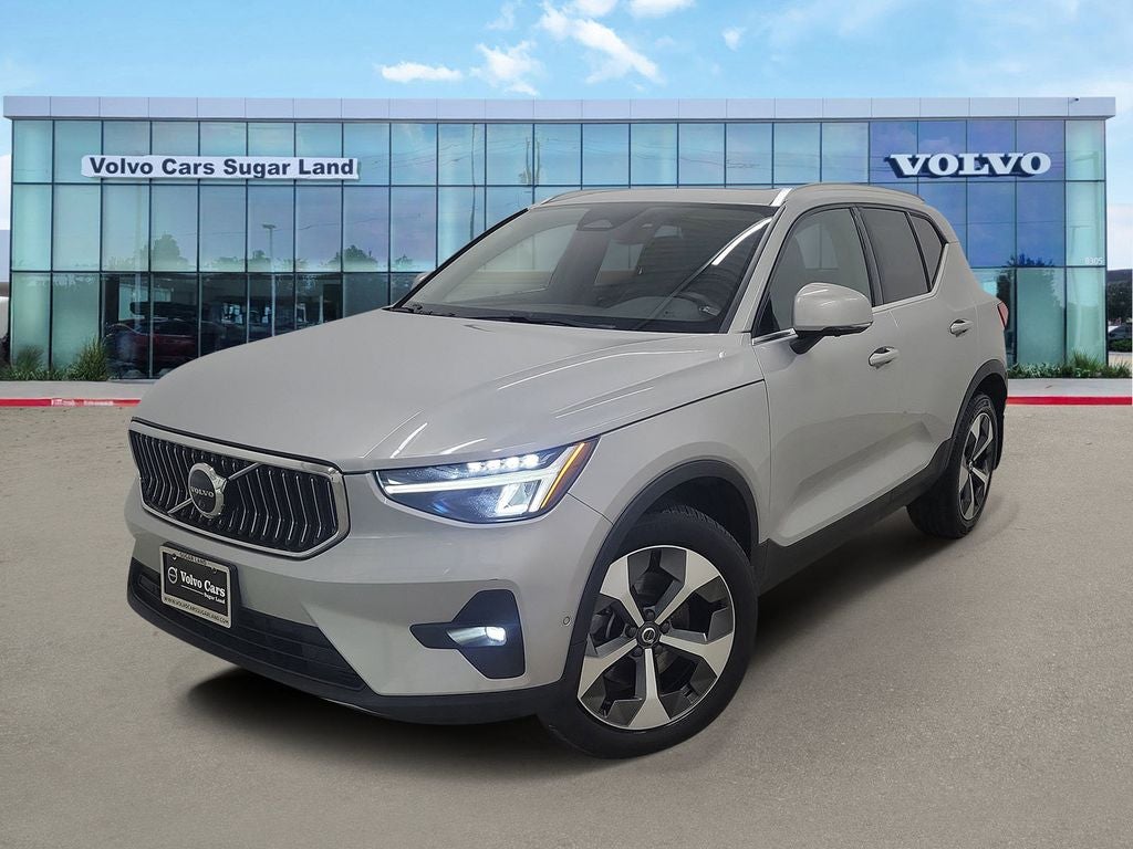 2023 Volvo XC40 B5 Plus Bright Theme