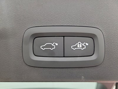 2023 Volvo XC40 B5 Plus Bright Theme
