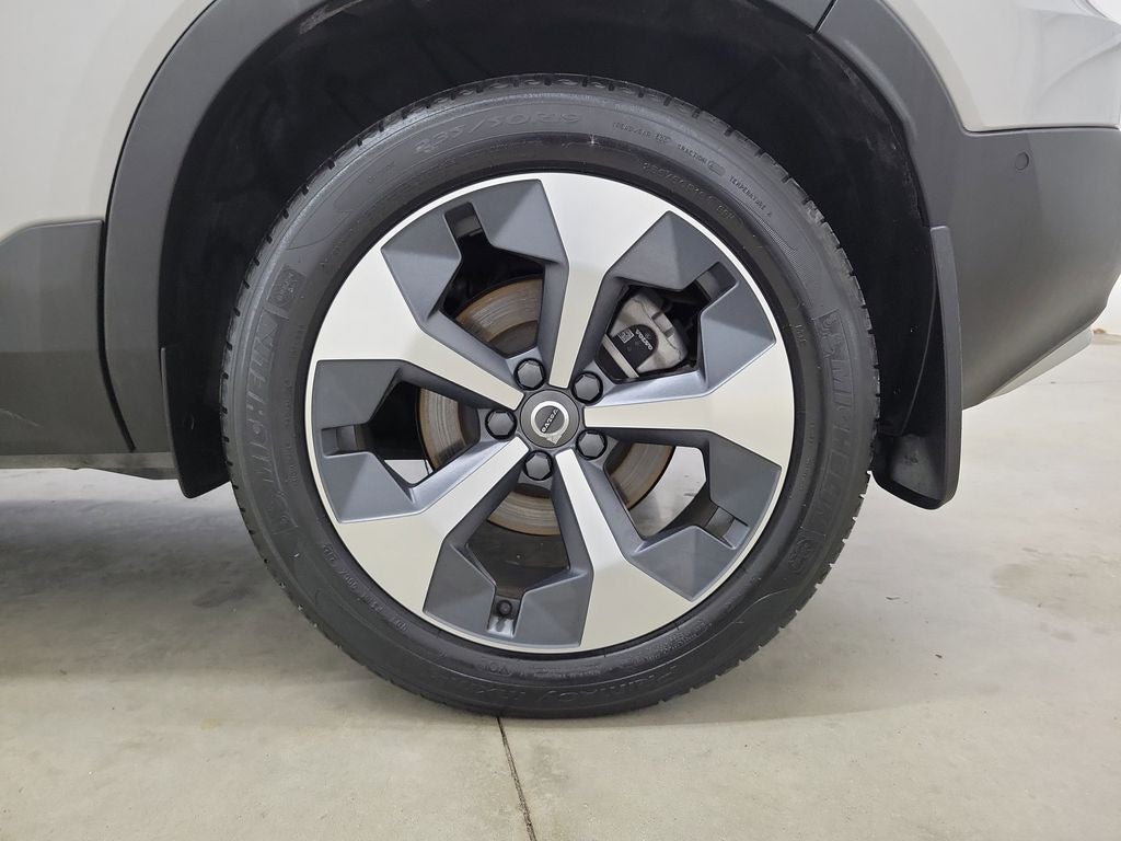 2023 Volvo XC40 B5 Plus Bright Theme