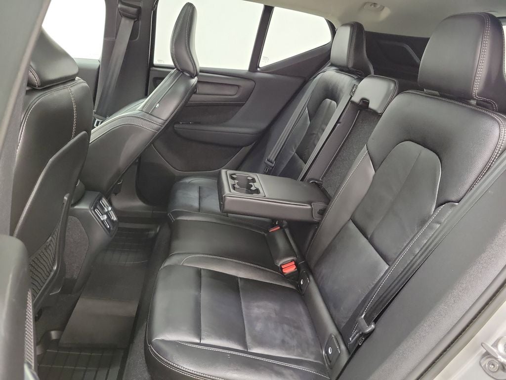 2023 Volvo XC40 B5 Plus Bright Theme