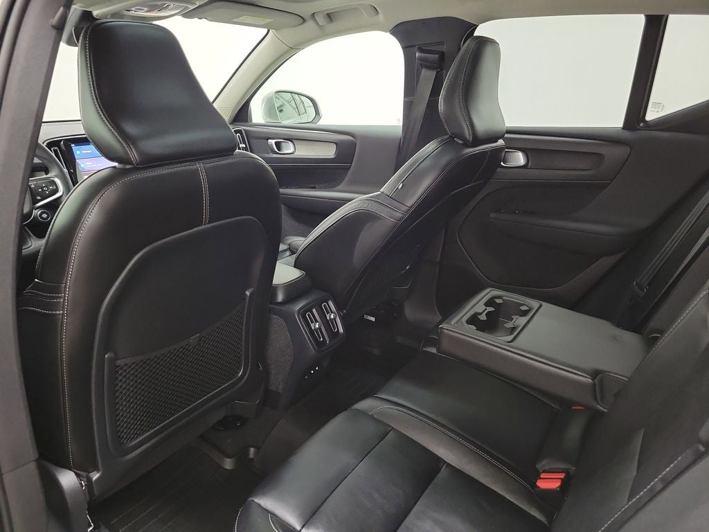 2023 Volvo XC40 B5 Plus Bright Theme