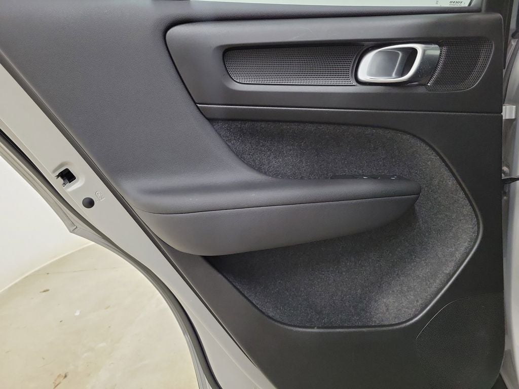 2023 Volvo XC40 B5 Plus Bright Theme