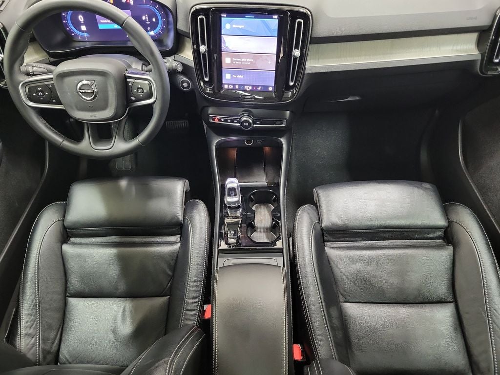 2023 Volvo XC40 B5 Plus Bright Theme