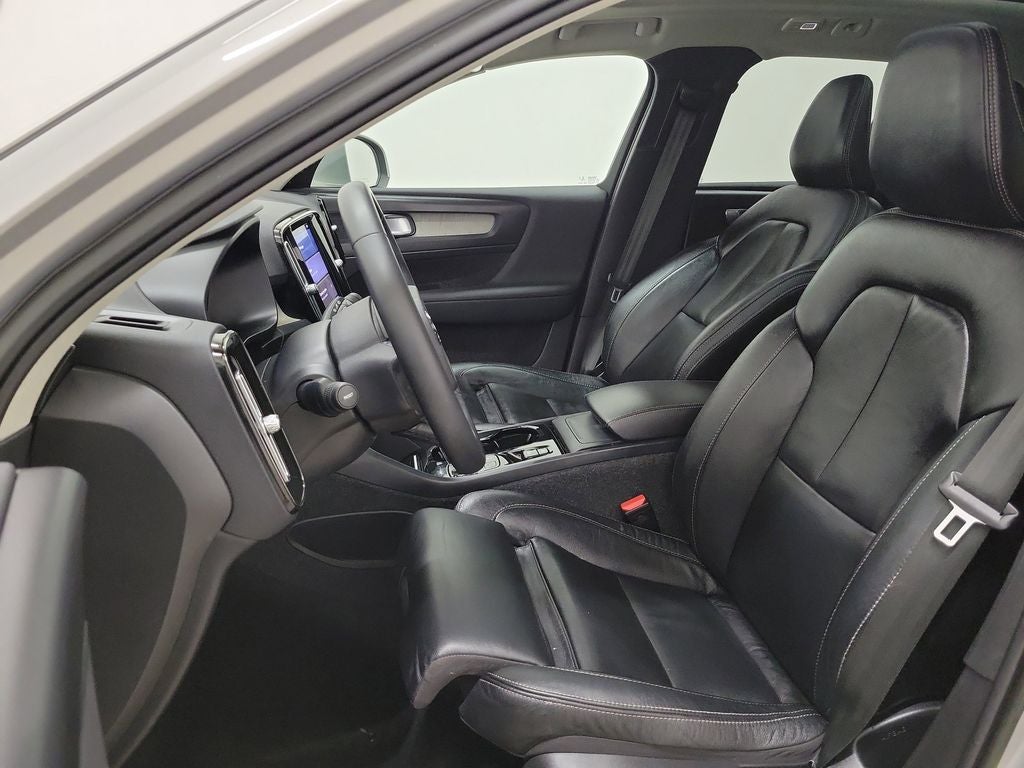 2023 Volvo XC40 B5 Plus Bright Theme