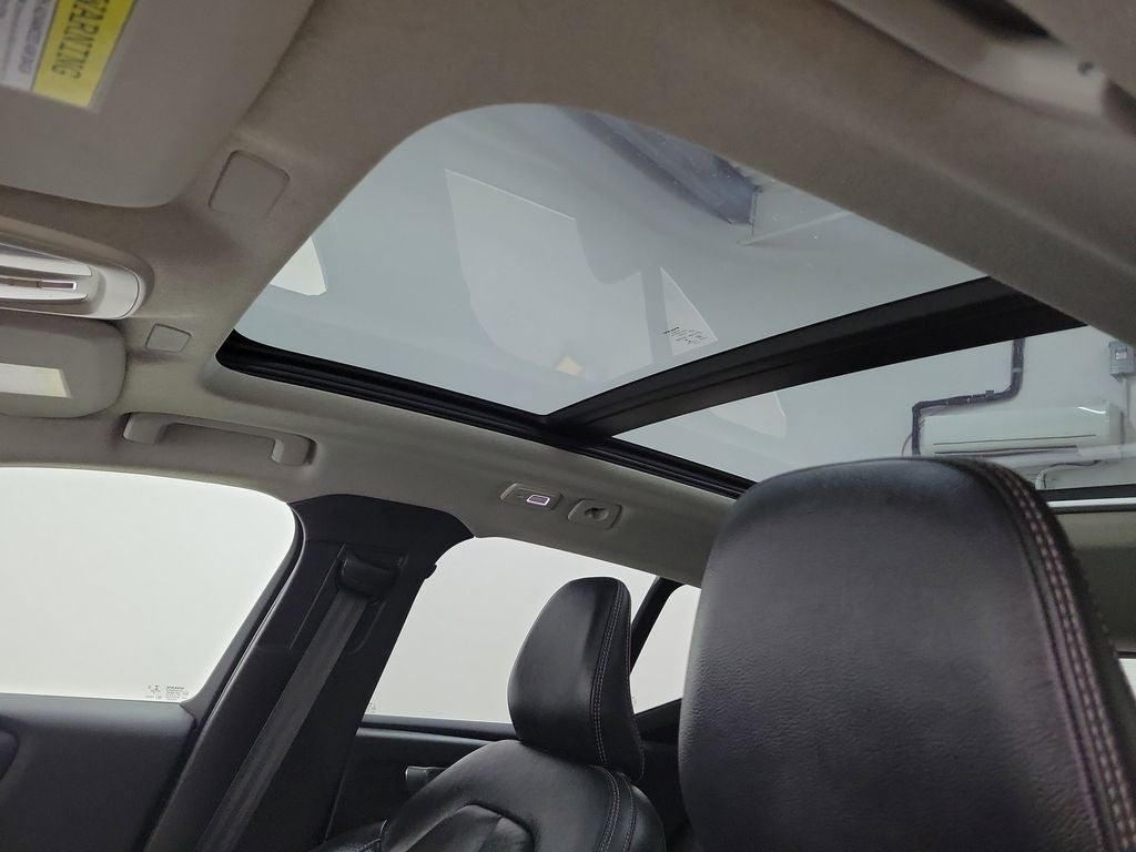 2023 Volvo XC40 B5 Plus Bright Theme